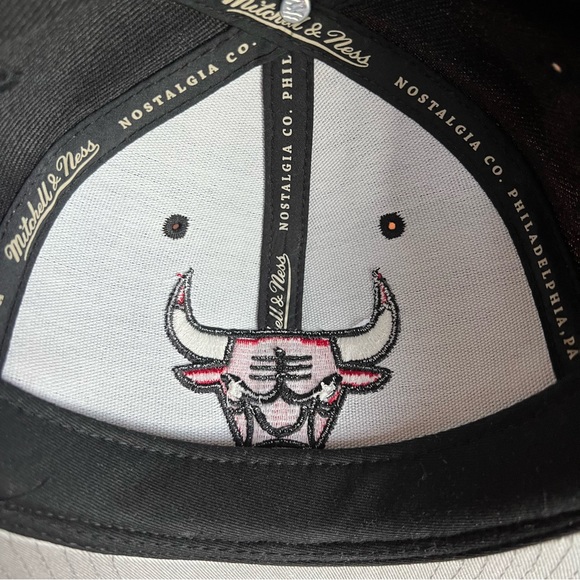 Mitchell & Ness Chicago Bulls SnapBack - Picture 5 of 8